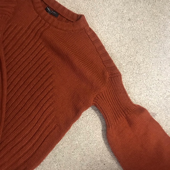 Red sweater - Picture 4 of 5